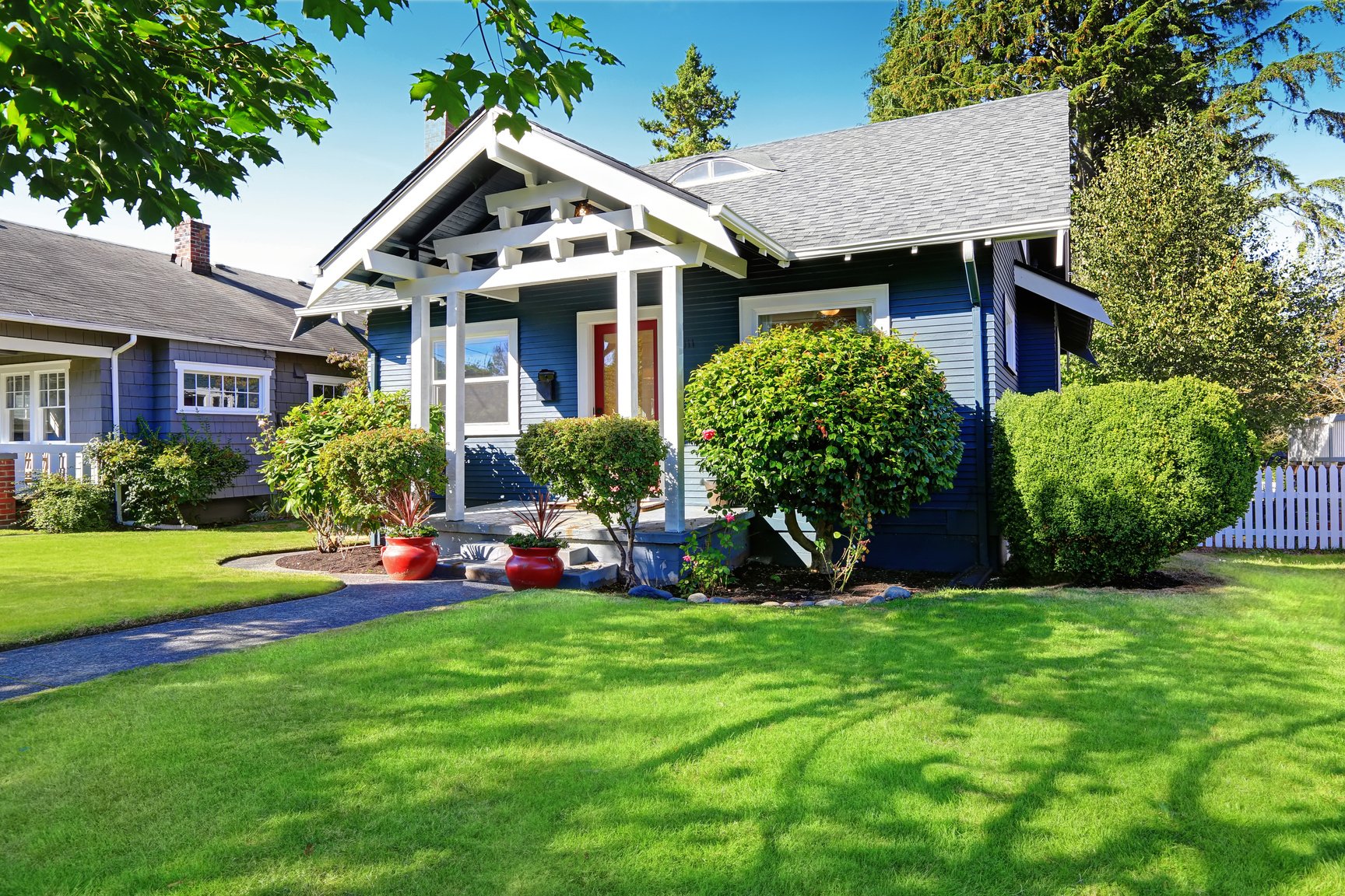 House exterior with curb appeal